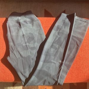 NWOT Alo Black Camo Yoga Pants